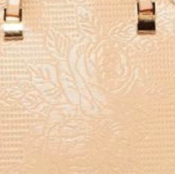 50% OFF CLOSE-OUT! Intricate 'Wall of Rose' Tote - Picture 6 of 7